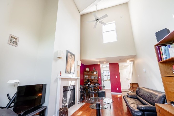 Photo 7 at 592 W 16th Avenue, Cambie, Vancouver West