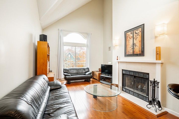 Photo 9 at 592 W 16th Avenue, Cambie, Vancouver West