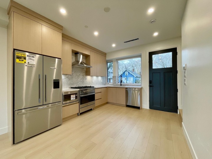Photo 2 at 162 E 43rd Avenue, Main, Vancouver East