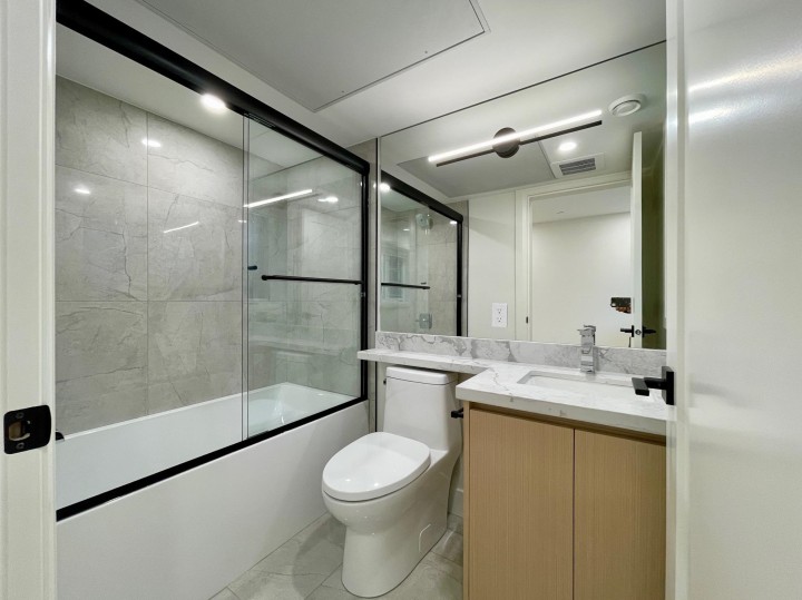 Photo 9 at 162 E 43rd Avenue, Main, Vancouver East