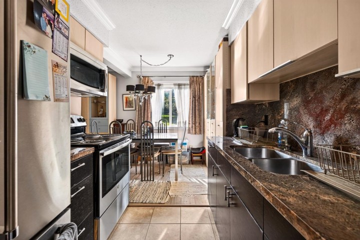 Photo 8 at 52 - 3425 E 49th Avenue, Killarney VE, Vancouver East