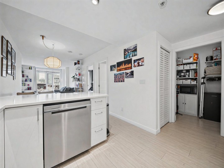 Photo 9 at 512 - 1133 Homer Street, Yaletown, Vancouver West