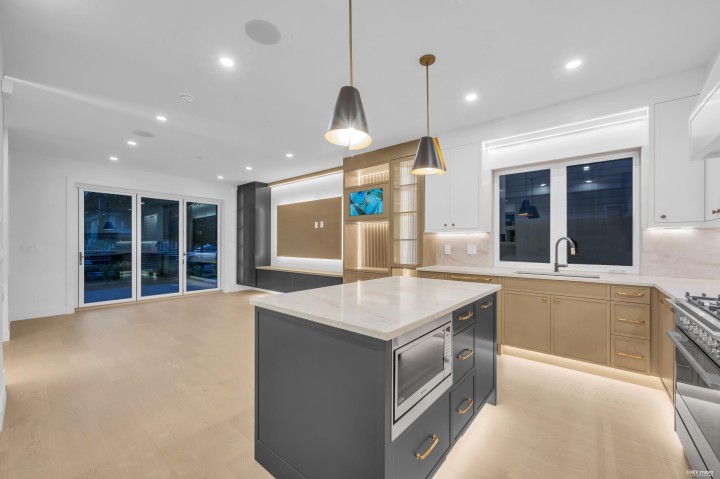 Photo 16 at 1 - 5150 Spencer Street, Collingwood VE, Vancouver East