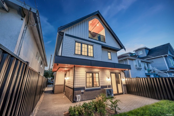 Photo 2 at 2 - 5150 Spencer Street, Collingwood VE, Vancouver East