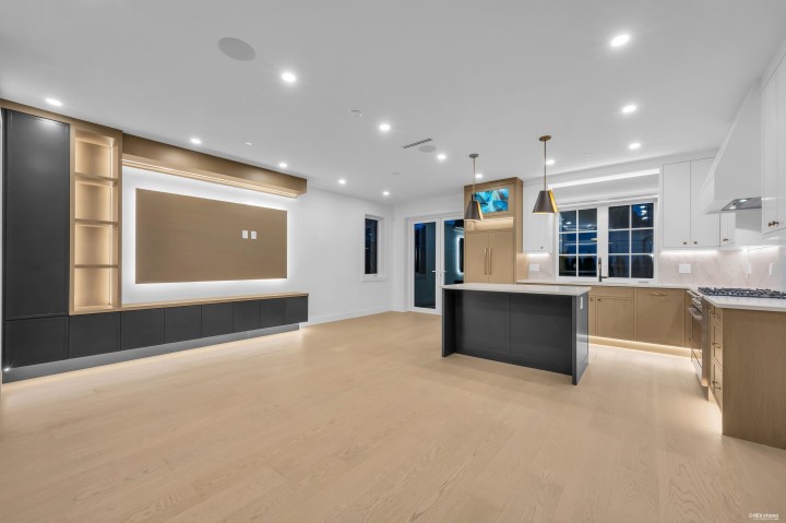 Photo 1 at 2 - 5150 Spencer Street, Collingwood VE, Vancouver East