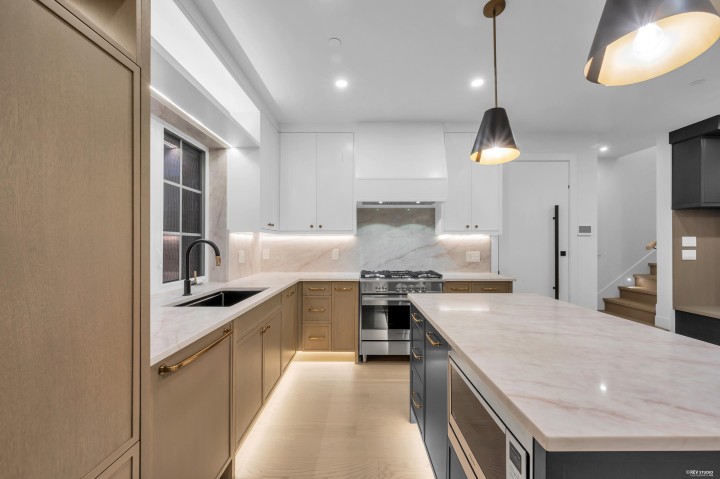 Photo 10 at 2 - 5150 Spencer Street, Collingwood VE, Vancouver East