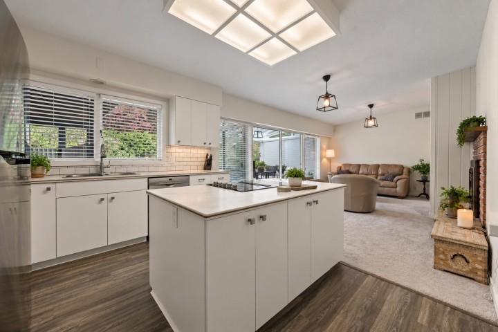 Photo 7 at 429 Newlands Road, Cedardale, West Vancouver
