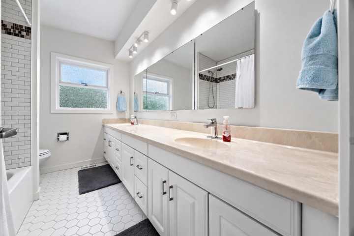 Photo 14 at 429 Newlands Road, Cedardale, West Vancouver