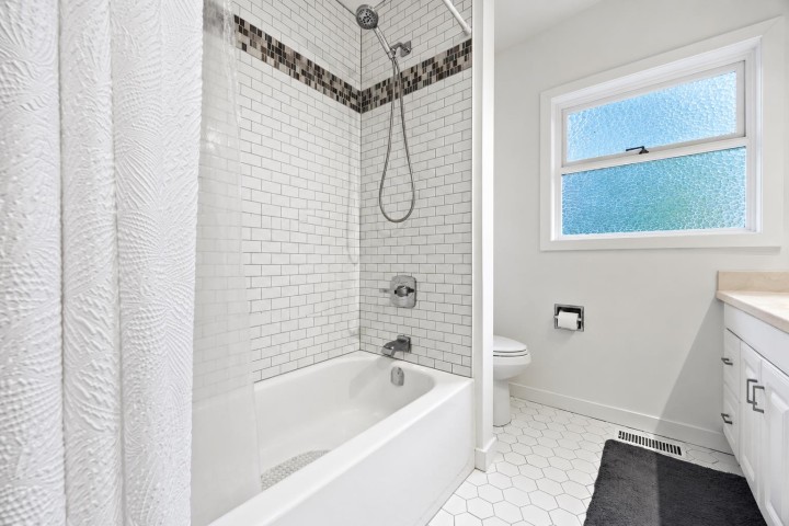 Photo 15 at 429 Newlands Road, Cedardale, West Vancouver