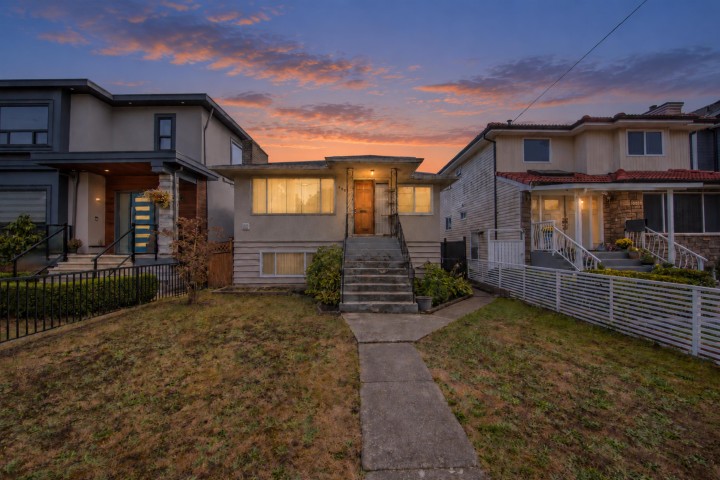 Photo 2 at 5882 Berkeley Street, Killarney VE, Vancouver East