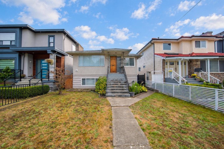 Photo 3 at 5882 Berkeley Street, Killarney VE, Vancouver East