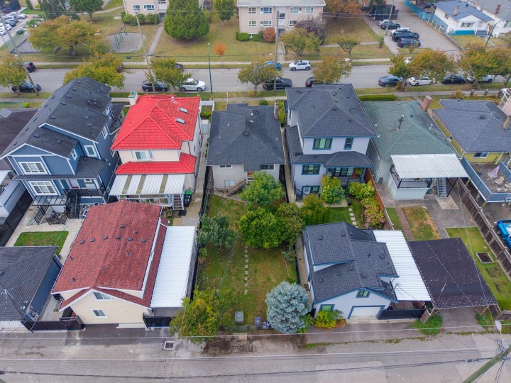 Photo 32 at 5882 Berkeley Street, Killarney VE, Vancouver East