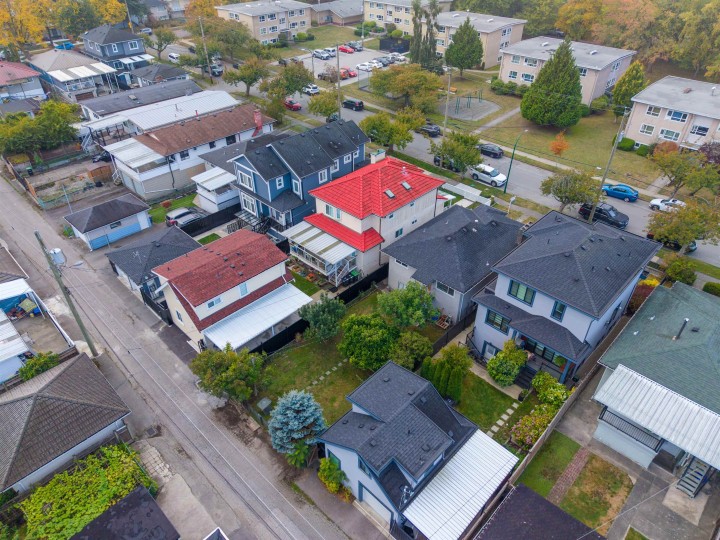 Photo 33 at 5882 Berkeley Street, Killarney VE, Vancouver East
