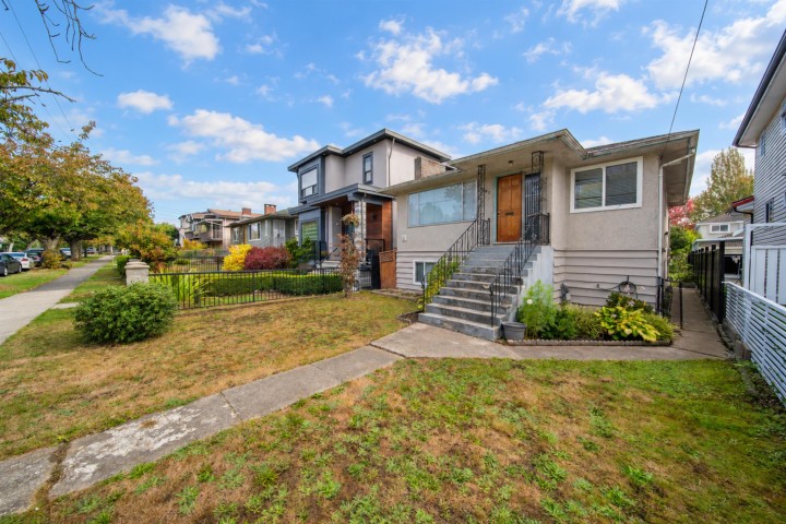 Photo 4 at 5882 Berkeley Street, Killarney VE, Vancouver East
