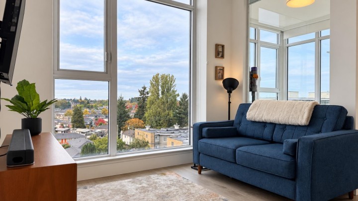 Photo 2 at 706 - 2435 Kingsway, Collingwood VE, Vancouver East