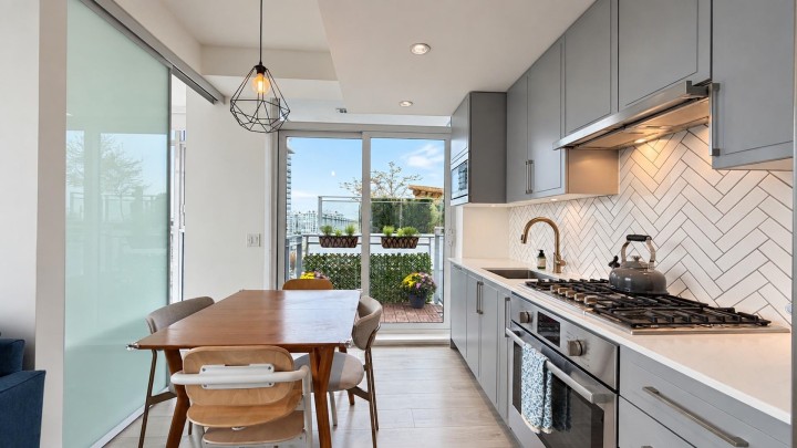 Photo 6 at 706 - 2435 Kingsway, Collingwood VE, Vancouver East