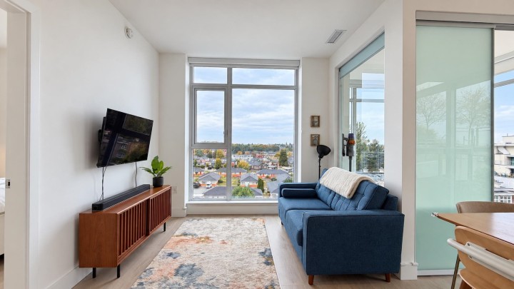 Photo 3 at 706 - 2435 Kingsway, Collingwood VE, Vancouver East