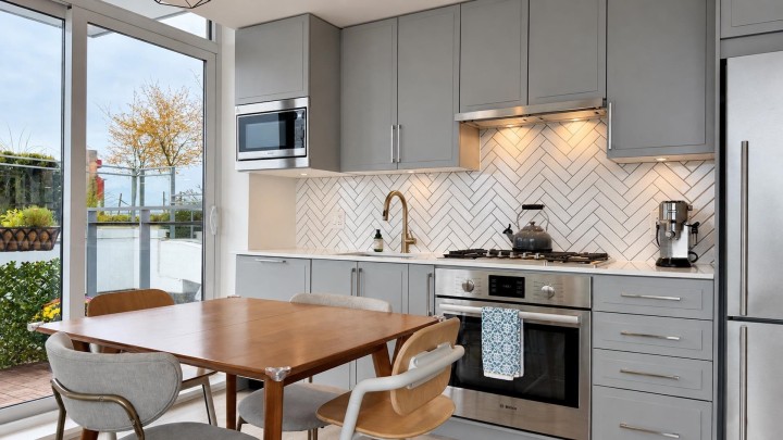 Photo 4 at 706 - 2435 Kingsway, Collingwood VE, Vancouver East