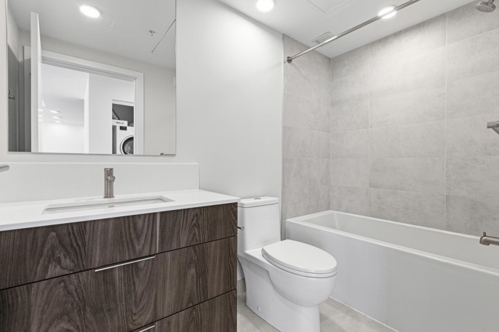 Photo 14 at 202 - 3590 W 39th Avenue, Dunbar, Vancouver West