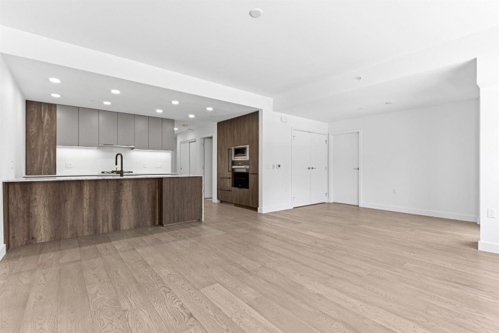 Photo 3 at 203 - 3590 W 39th Avenue, Dunbar, Vancouver West