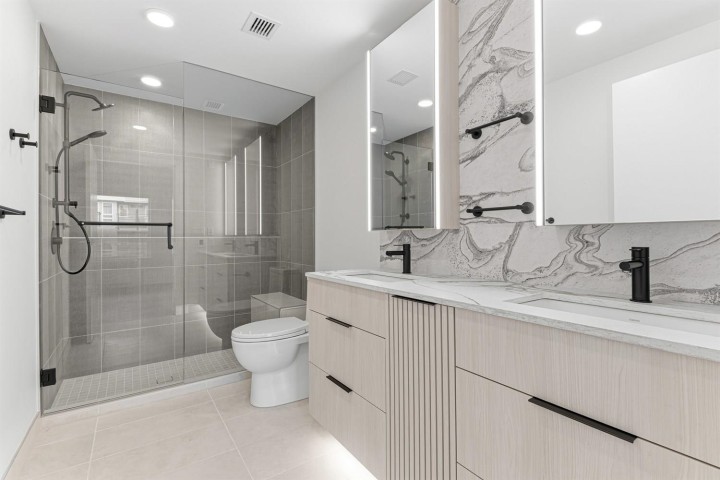 Photo 9 at 205 - 3590 W 39th Avenue, Dunbar, Vancouver West