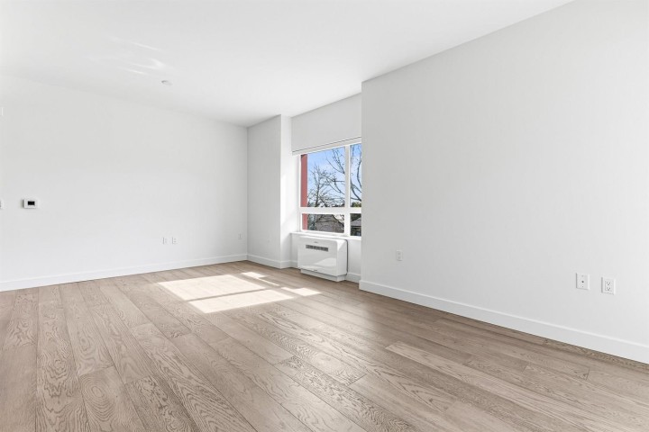 Photo 3 at 206 - 3590 W 39th Avenue, Dunbar, Vancouver West