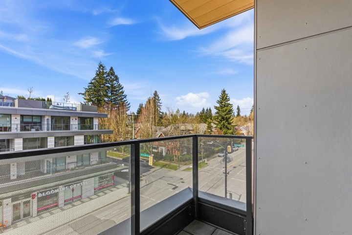 Photo 14 at 303 - 3590 W 39th Avenue, Dunbar, Vancouver West