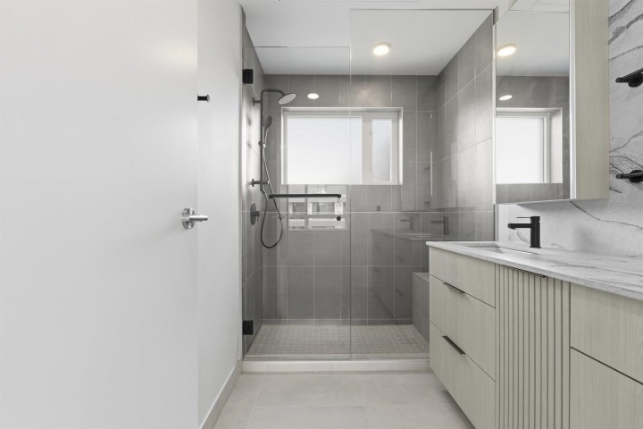 Photo 16 at 304 - 3590 W 39th Avenue, Dunbar, Vancouver West