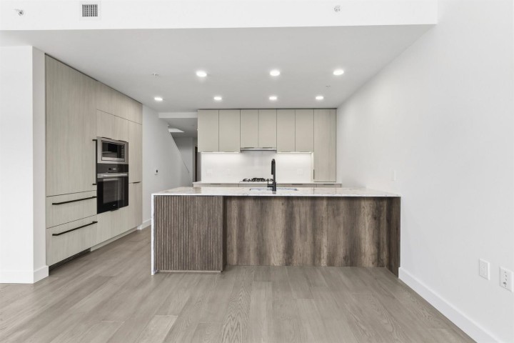 Photo 5 at 304 - 3590 W 39th Avenue, Dunbar, Vancouver West