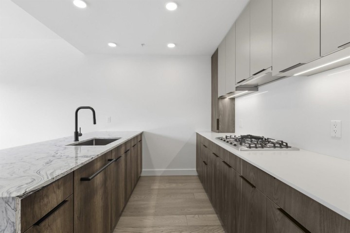 Photo 2 at 306 - 3590 W 39th Avenue, Dunbar, Vancouver West