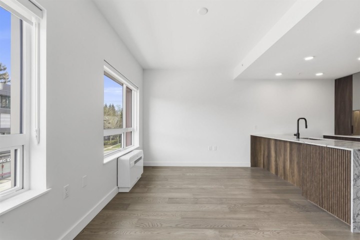 Photo 2 at 305 - 3590 W 39th Avenue, Dunbar, Vancouver West