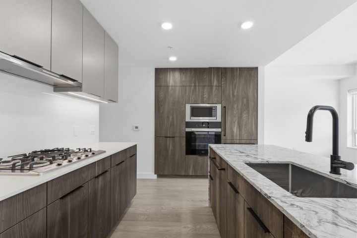 Photo 7 at 305 - 3590 W 39th Avenue, Dunbar, Vancouver West