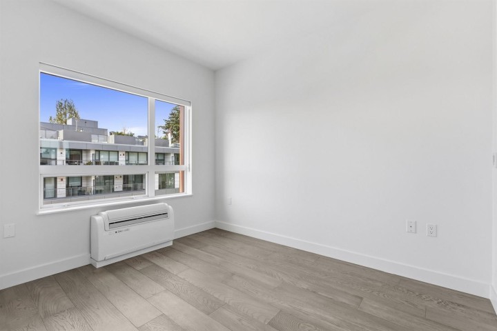 Photo 8 at 305 - 3590 W 39th Avenue, Dunbar, Vancouver West