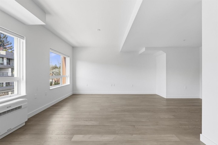 Photo 5 at 307 - 3590 W 39th Avenue, Dunbar, Vancouver West