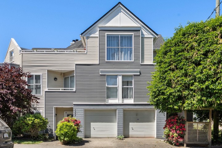 Photo 2 at 1345 Woodland Drive, Grandview Woodland, Vancouver East