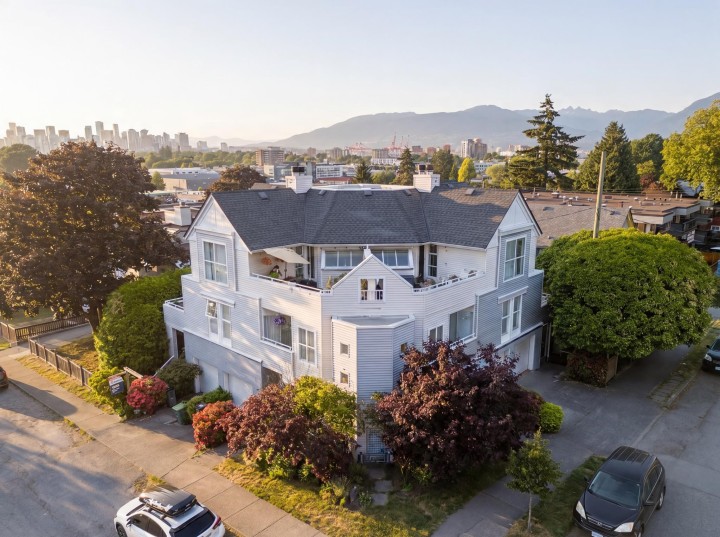 Photo 1 at 1345 Woodland Drive, Grandview Woodland, Vancouver East