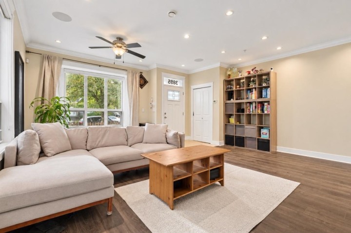 Photo 2 at 3895 Dumfries Street, Knight, Vancouver East