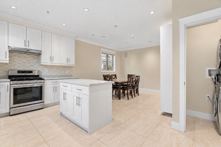 Photo 6 at 3895 Dumfries Street, Knight, Vancouver East