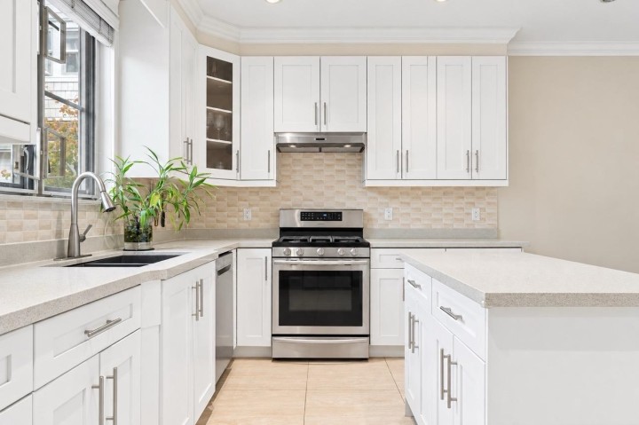 Photo 7 at 3895 Dumfries Street, Knight, Vancouver East