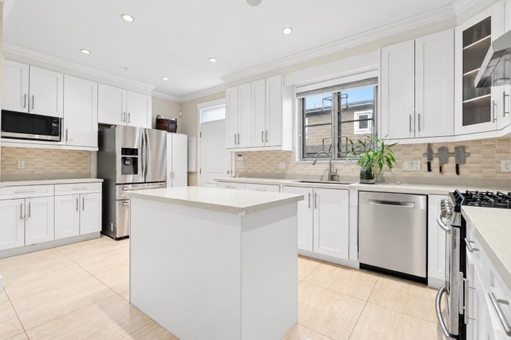 Photo 10 at 3895 Dumfries Street, Knight, Vancouver East