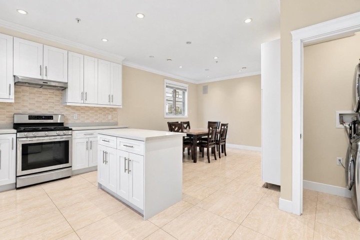 Photo 11 at 3895 Dumfries Street, Knight, Vancouver East