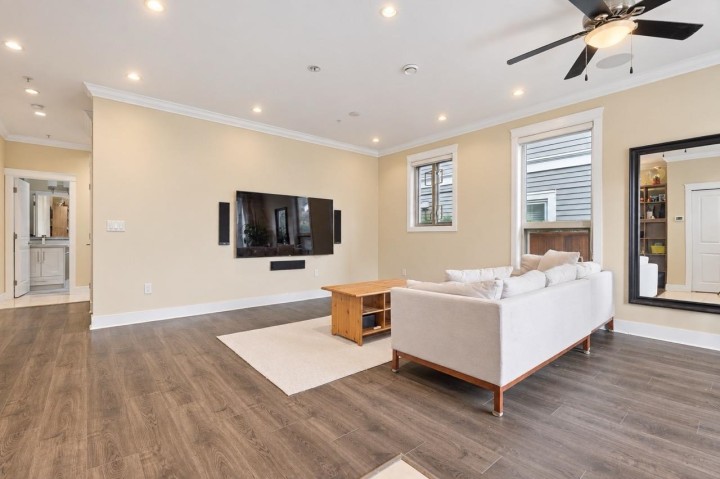 Photo 4 at 3895 Dumfries Street, Knight, Vancouver East