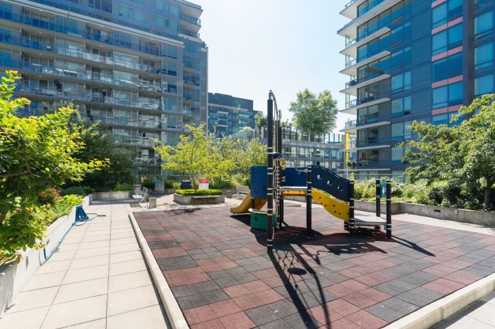 Photo 17 at 711 - 1708 Columbia Street, False Creek, Vancouver West