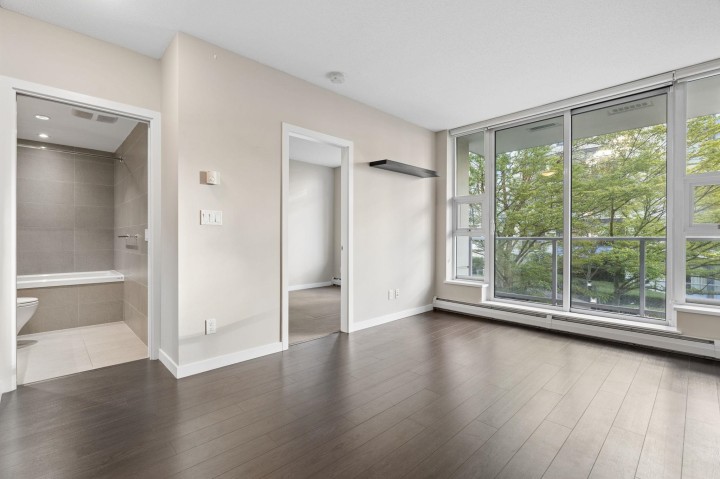 Photo 3 at 711 - 1708 Columbia Street, False Creek, Vancouver West