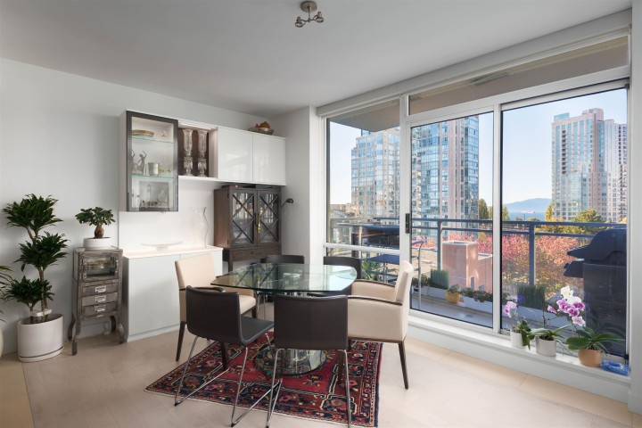 Photo 7 at 801 - 1455 Howe Street, Yaletown, Vancouver West
