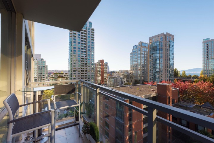 Photo 3 at 801 - 1455 Howe Street, Yaletown, Vancouver West