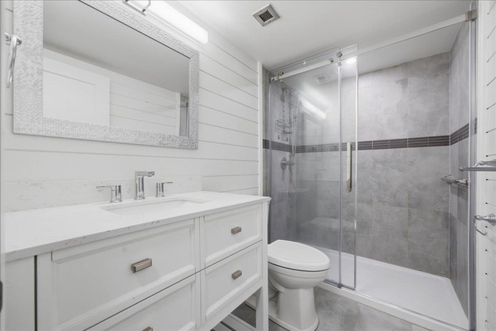 Photo 23 at 802 - 1745 Esquimalt Avenue, Ambleside, West Vancouver