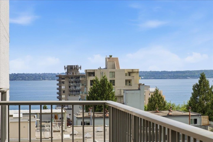Photo 17 at 802 - 1745 Esquimalt Avenue, Ambleside, West Vancouver