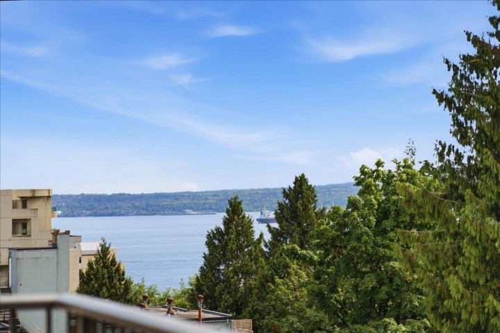 Photo 12 at 802 - 1745 Esquimalt Avenue, Ambleside, West Vancouver