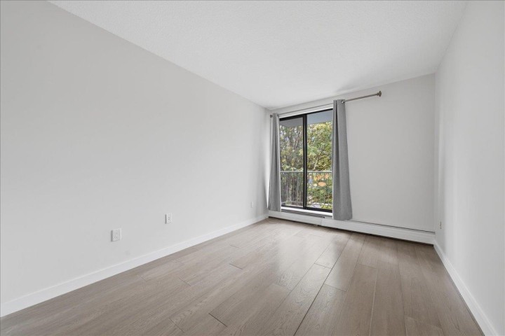 Photo 26 at 802 - 1745 Esquimalt Avenue, Ambleside, West Vancouver